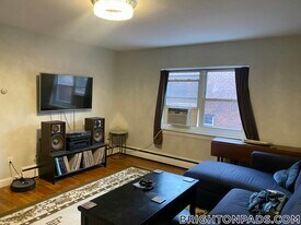 63 Selkirk Rd, Unit 8 in Boston, MA - Building Photo