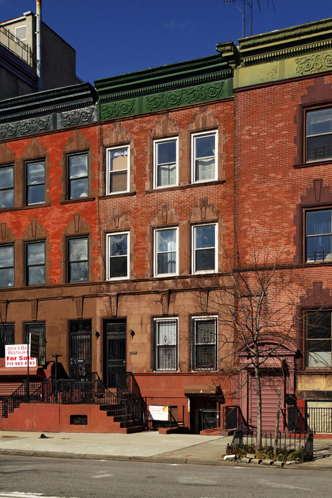 2352 Adam Clayton Powell Jr Blvd in New York, NY - Foto de edificio