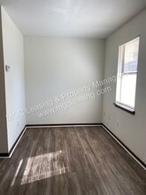 303 SE Grand Ave-Unit -303-2 SE Grand Ave in Lee's Summit, MO - Building Photo - Building Photo