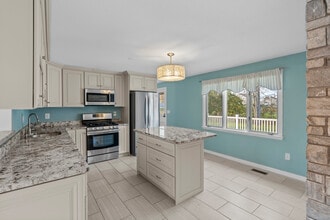 127 Two Rod Hwy in Wethersfield, CT - Building Photo - Building Photo