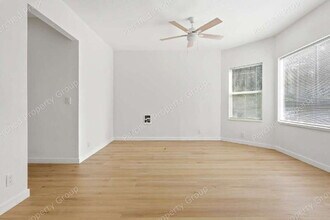 2105 SE Stark St in Portland, OR - Building Photo - Building Photo