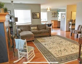 304 Kirkland Ave SE in Renton, WA - Building Photo - Building Photo