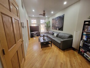 816 N Hermitage Ave in Chicago, IL - Building Photo - Building Photo