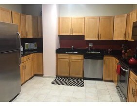 52 Lawrence Dr in Lowell, MA - Building Photo - Building Photo