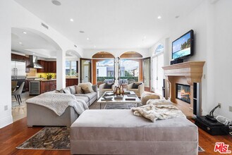 420 S Hamel Rd in Los Angeles, CA - Building Photo - Building Photo