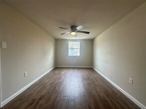 605 E Hunnicutt St in Baytown, TX - Building Photo - Building Photo