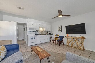 302 Santa Rosa Blvd in Fort Walton Beach, FL - Building Photo - Building Photo