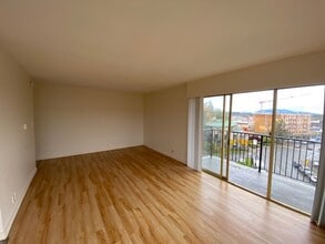 951 Cedar St in Campbell River, BC - Building Photo - Building Photo