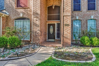 1924 Waterford Dr in Grapevine, TX - Foto de edificio - Building Photo