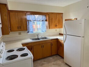 1650-1652 NW Vale Ct in Roseburg, OR - Building Photo - Building Photo