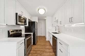 7001 Sand Point Way NE in Seattle, WA - Building Photo - Building Photo