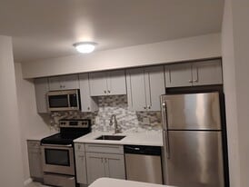 226 Elmwood Ave, Unit Unit B in Woodlyn, PA - Building Photo