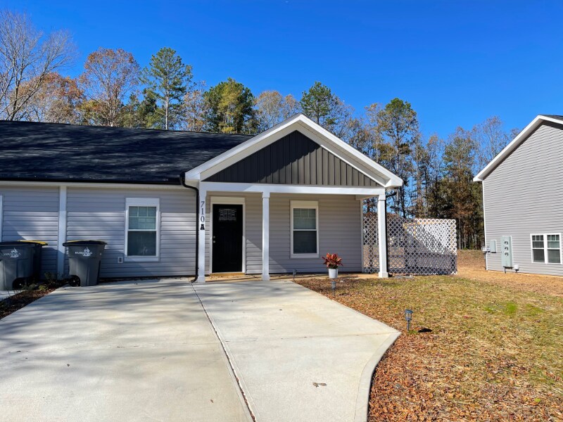 710 Irene Ave, Unit A in Kannapolis, NC - Foto de edificio