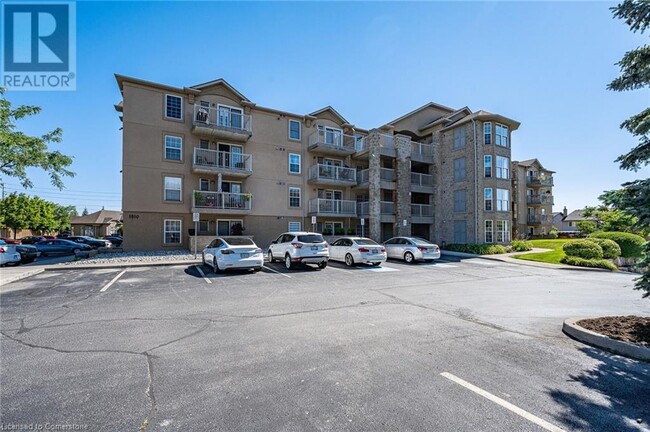 1810 Walkers Line in Burlington, ON - Building Photo - Building Photo