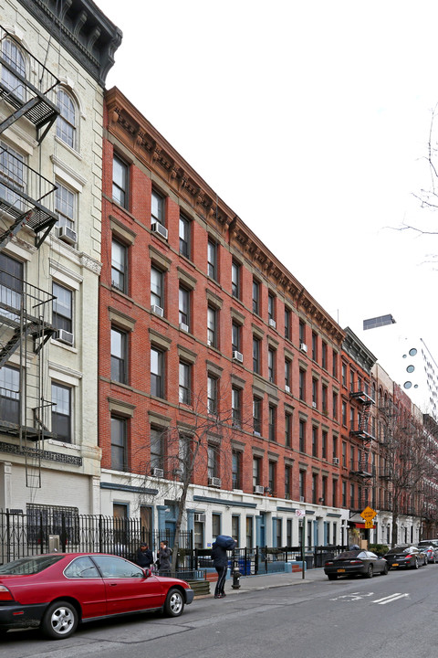 322-326 W 17th St in New York, NY - Building Photo