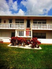 42 Coventry B in West Palm Beach, FL - Building Photo - Building Photo