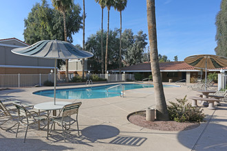 The Square on Indian School in Phoenix, AZ - Foto de edificio - Building Photo