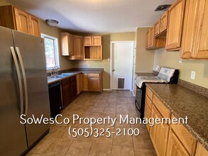 3402 Edgecliff Dr in Farmington, NM - Foto de edificio - Building Photo