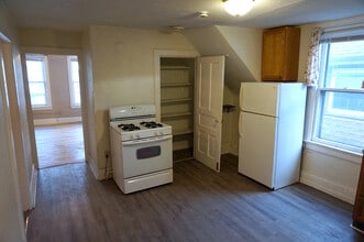 1815 N Astor St, Unit 1815 N Astor St Unit B in Milwaukee, WI - Foto de edificio - Building Photo