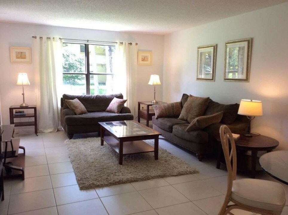 13175 Chadwick Ct-Unit -34 in Wellington, FL - Building Photo