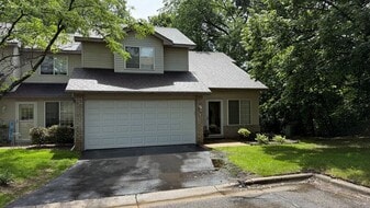 2755 Ranchview Ln N in Plymouth, MN - Building Photo