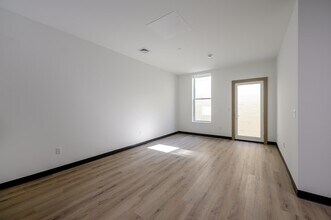 857 Bergen Ave in Jersey City, NJ - Building Photo - Building Photo