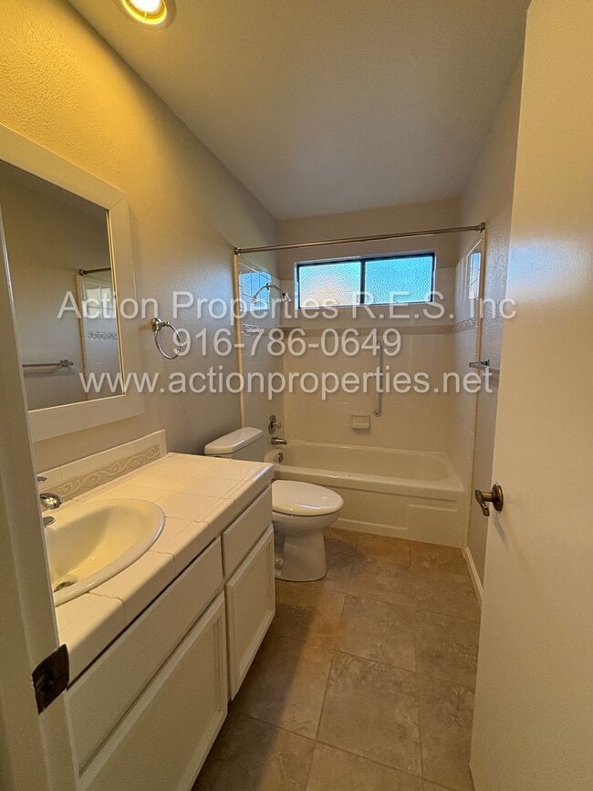 5110 Village Oaks Dr in Rocklin, CA - Building Photo - Building Photo