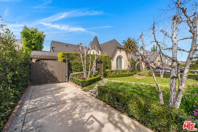 1217 S Genesee Ave in Los Angeles, CA - Building Photo - Building Photo