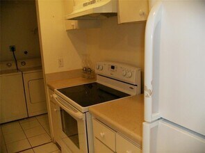 2814 NW 55th Ave in Lauderhill, FL - Building Photo - Building Photo