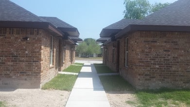 212 Schunior W St, Unit 2 in Edinburg, TX - Building Photo - Building Photo