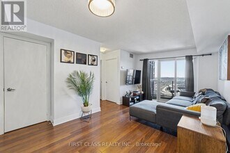 135 Village Green Square in Toronto, ON - Building Photo - Building Photo