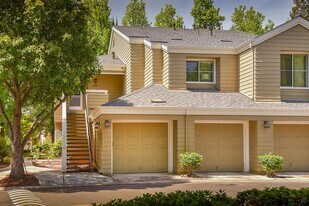 1711 Parkview Green Cir in San Jose, CA - Building Photo