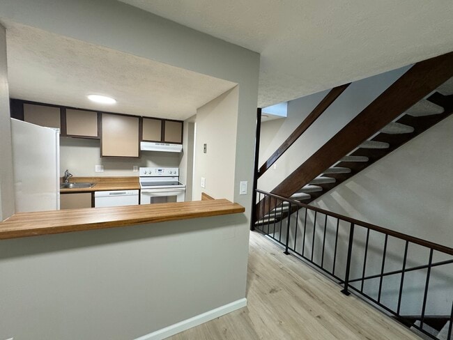 property at 2814 Stonehenge Dr