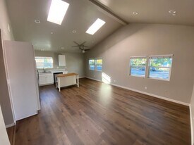 5708 Colfax Ave in Los Angeles, CA - Building Photo