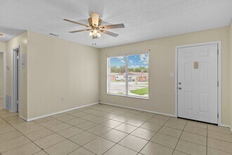 805 Ocean St in Kissimmee, FL - Foto de edificio - Building Photo