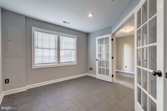 5820 Pearson Ln in Alexandria, VA - Building Photo - Building Photo