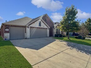 9002 Monument Parke in San Antonio, TX - Building Photo - Building Photo