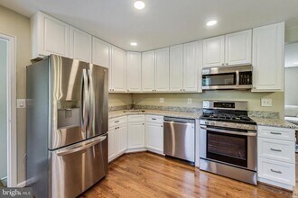 4715 Oxbow Rd in Rockville, MD - Building Photo - Building Photo