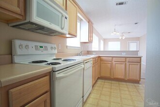 8061 Stonebrook Dr in Pensacola, FL - Building Photo - Building Photo