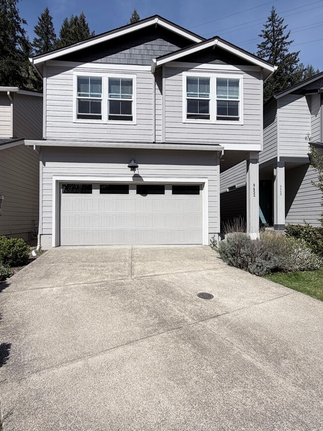 property at 9452 N Chestnut Ct