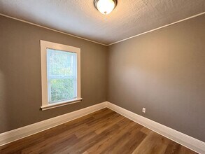 8420-8426-8426 SE 8th Ave in Portland, OR - Building Photo - Building Photo