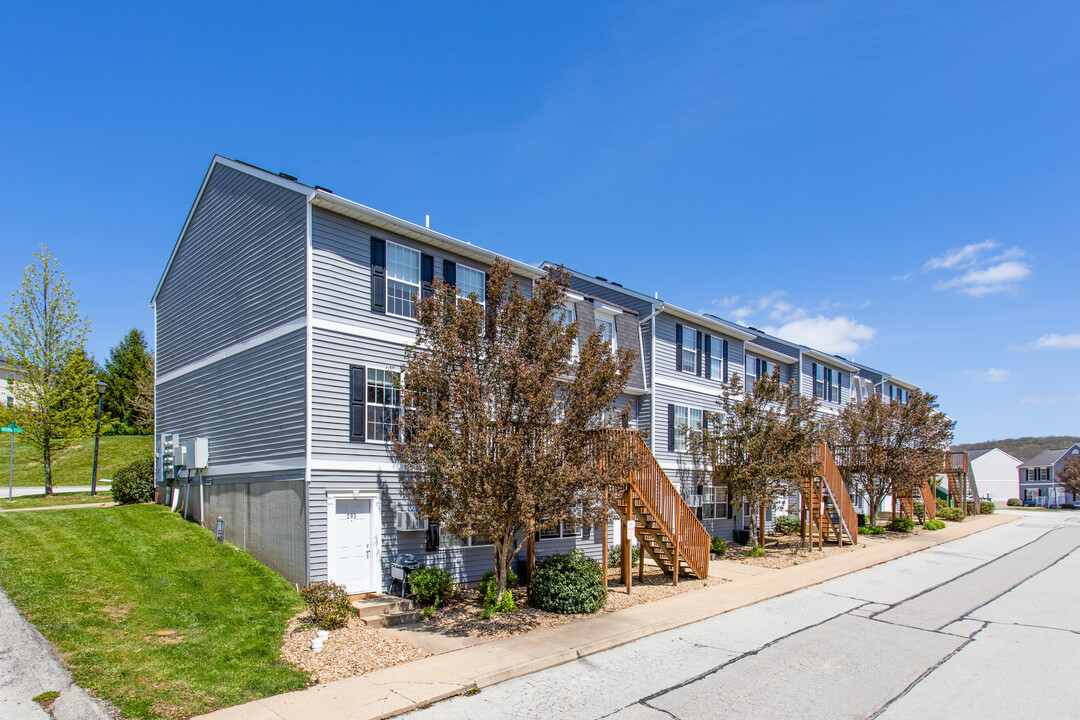 Elm by Traverse Commons - Historical Access in Indiana, PA - Foto de edificio