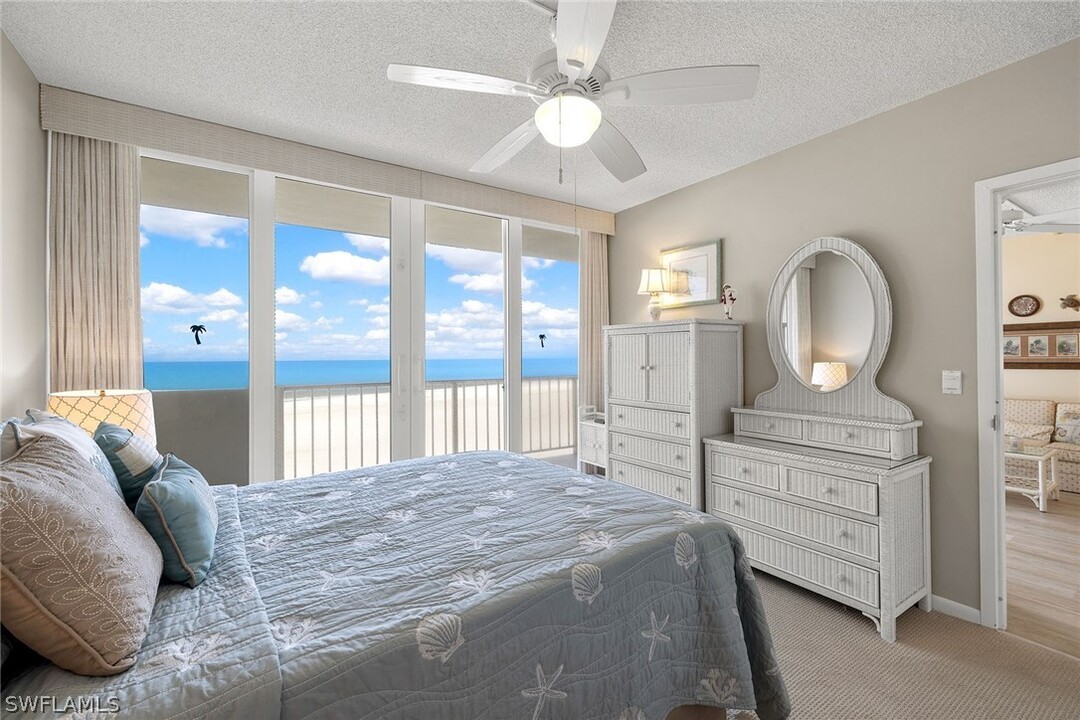 140 Seaview Ct in Marco Island, FL - Building Photo