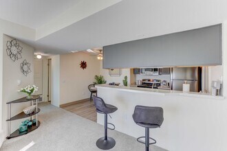 Americana Lakewood Apartments in Lakewood, CO - Foto de edificio - Building Photo