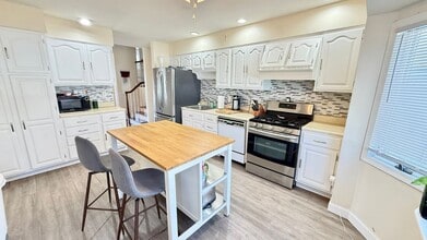 29 Edgewater Ave in Massapequa, NY - Building Photo - Building Photo