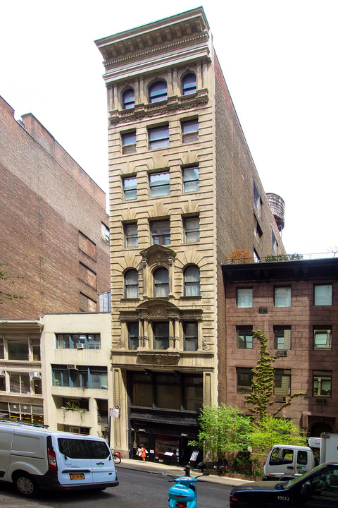 39 E 19th St in New York, NY - Building Photo