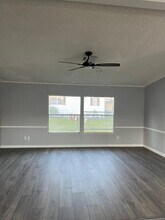 12070 Clark Ln in Conroe, TX - Foto de edificio - Building Photo