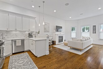 496 E 3rd St, Unit 1 in Boston, MA - Building Photo - Building Photo