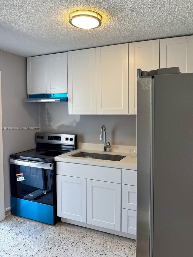 1121 NW 11th St in Homestead, FL - Foto de edificio - Building Photo