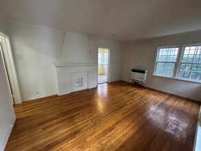 5767 San Vicente Blvd, Unit 5767 in Los Angeles, CA - Building Photo - Building Photo